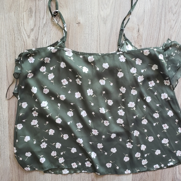 EUC🌻 LC Lightweight Tank w/ Ruffles - Picture 2 of 6